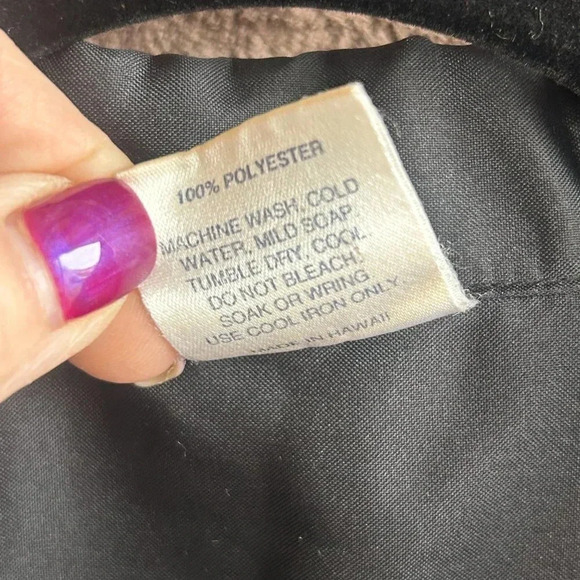 Royal Creations Vintage Hawaiian Black Floral Short Sleeve Shirt Size Medium - Picture 2 of 6